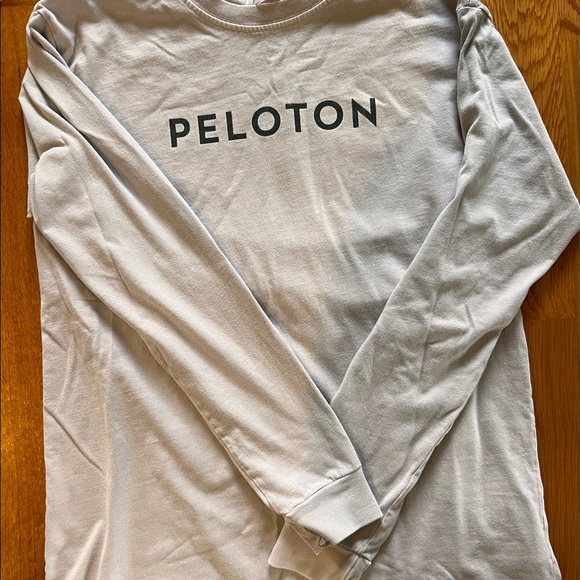 Peloton gray long sleeve tee size M - Picture 2 of 3